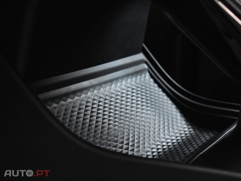 Land Rover Evoque 1.5 P300e AWD R-Dynamic SE Auto