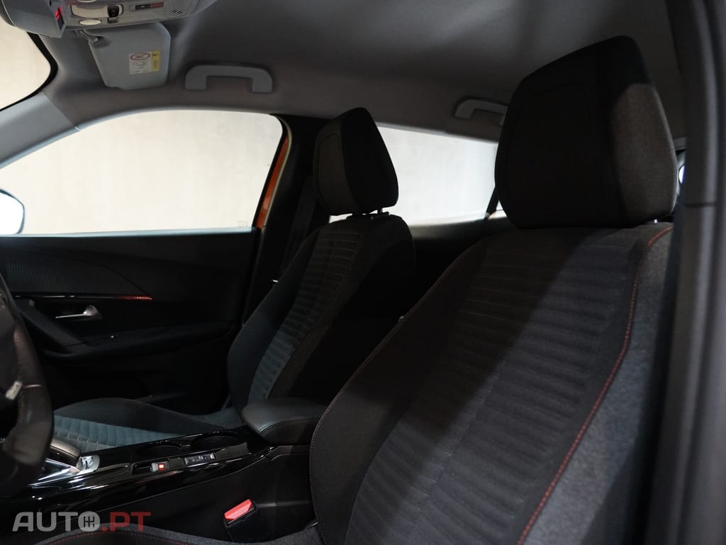 Peugeot E-2008 50 kWh Active