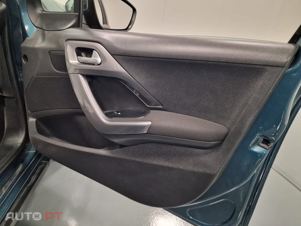 Peugeot 2008 1.2 PURETECH STYLE