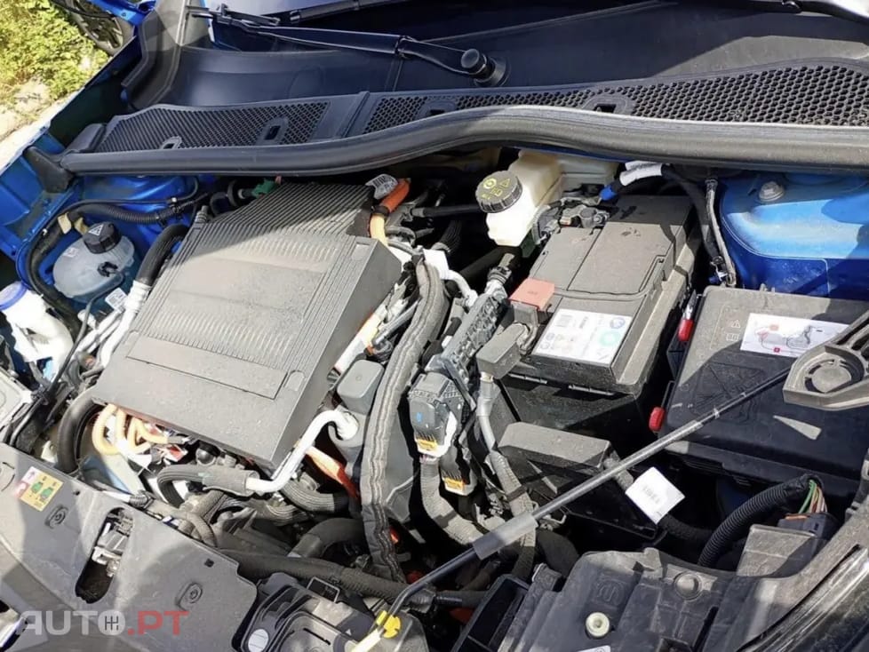 Peugeot E-2008 50 kWh GT