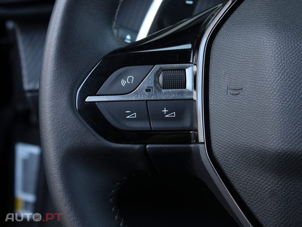 Peugeot 2008 1.2 PureTech Allure EAT8