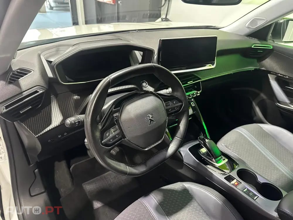 Peugeot E-2008 50 kWh Active Pack