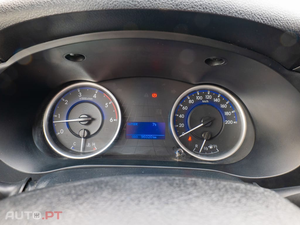 Toyota Hilux 2.4 D-4D 4WD CS CM