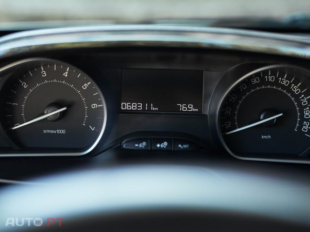 Peugeot 208 1.2 PureTech Signature