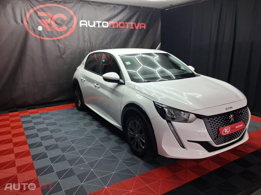 Peugeot E-208 50 kWh Allure Pack