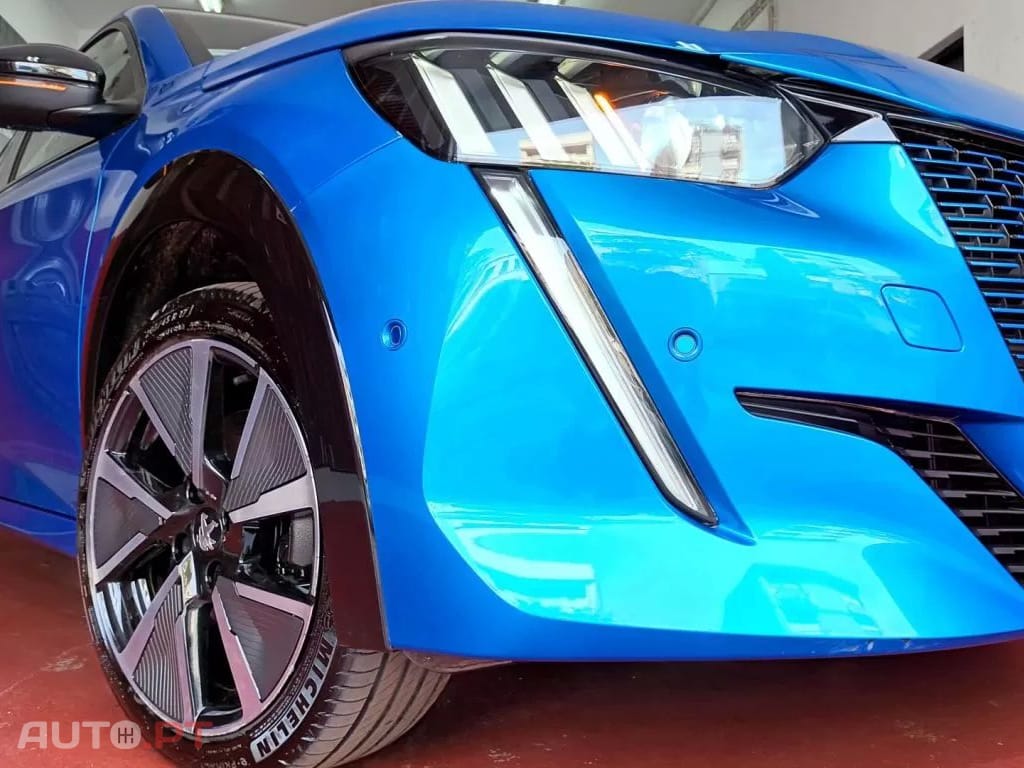 Peugeot E-208 GT