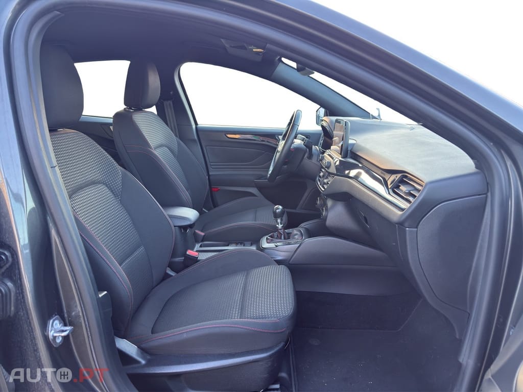 Ford Focus 1.0 EcoBoost Hybrid ST-LINE