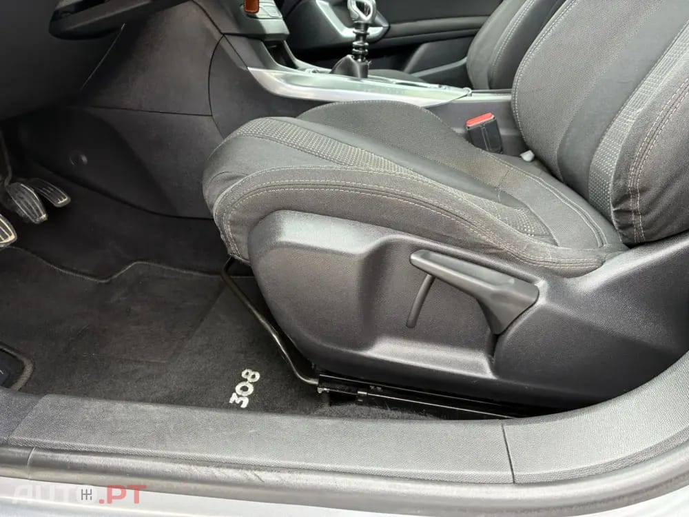 Peugeot 308 1.6 BlueHDi Allure J17