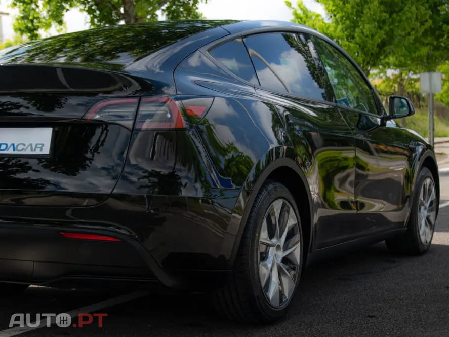 Tesla Model Y Outro
