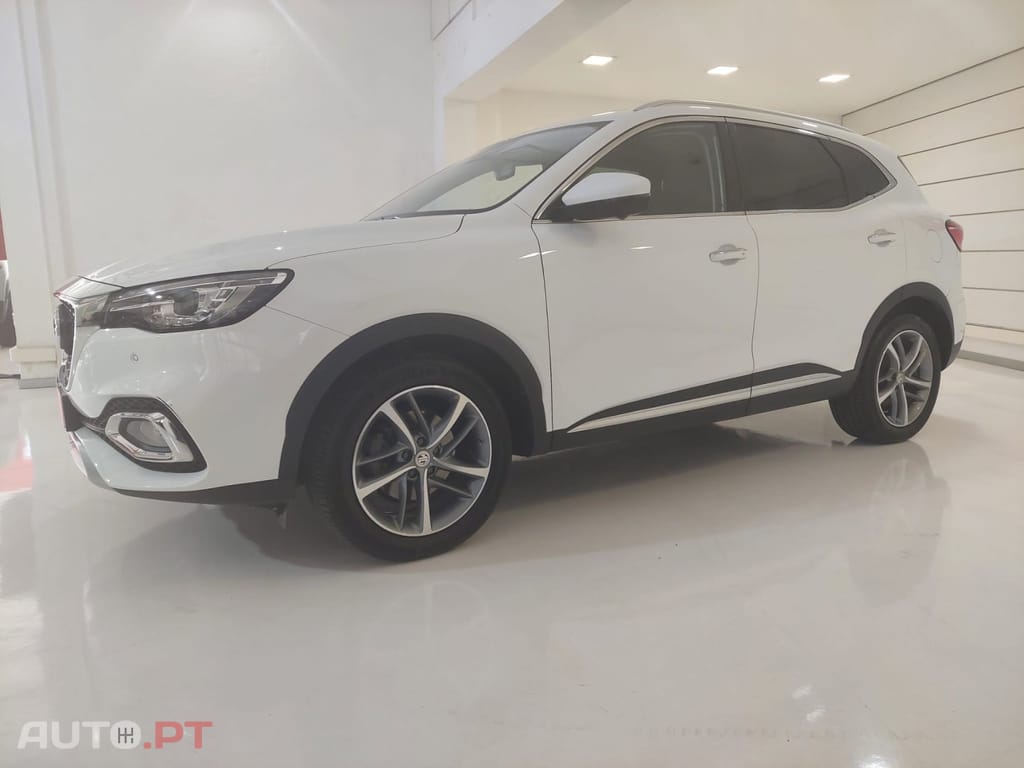 MG EHS PHEV Luxury