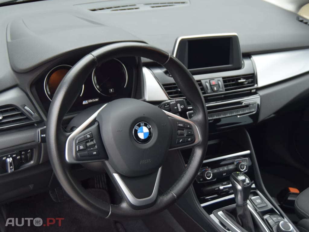 BMW 225 xe