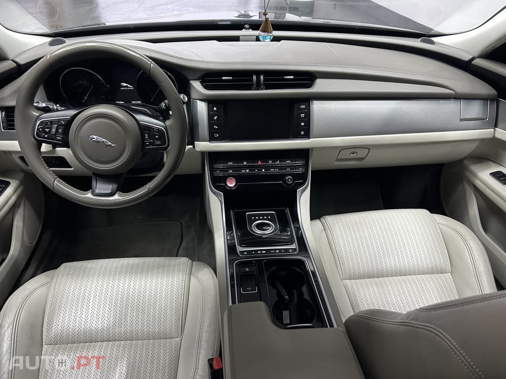 Jaguar XF 2.0 D Prestige Aut.