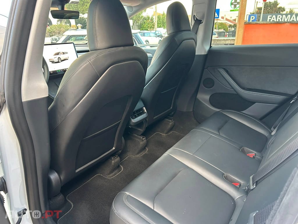 Tesla Model Y Standard RWD