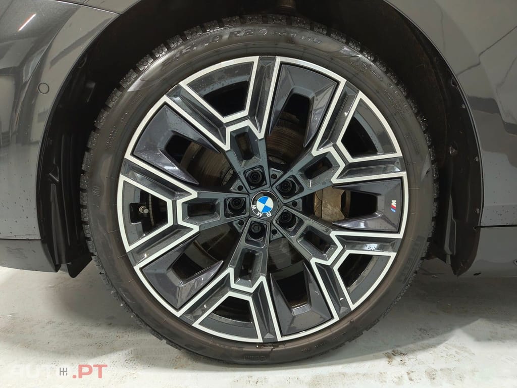 BMW i5 eDrive40