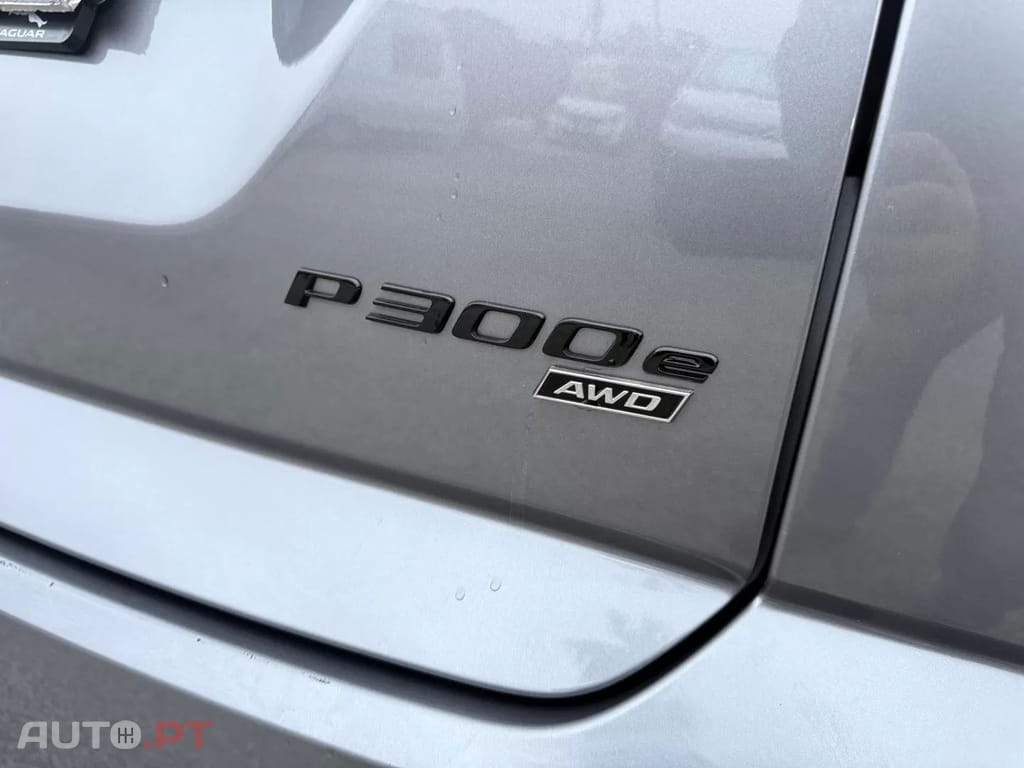 Jaguar E-Pace 1.5 P300e R-Dynamic SE AWD Aut. — fotografia 16