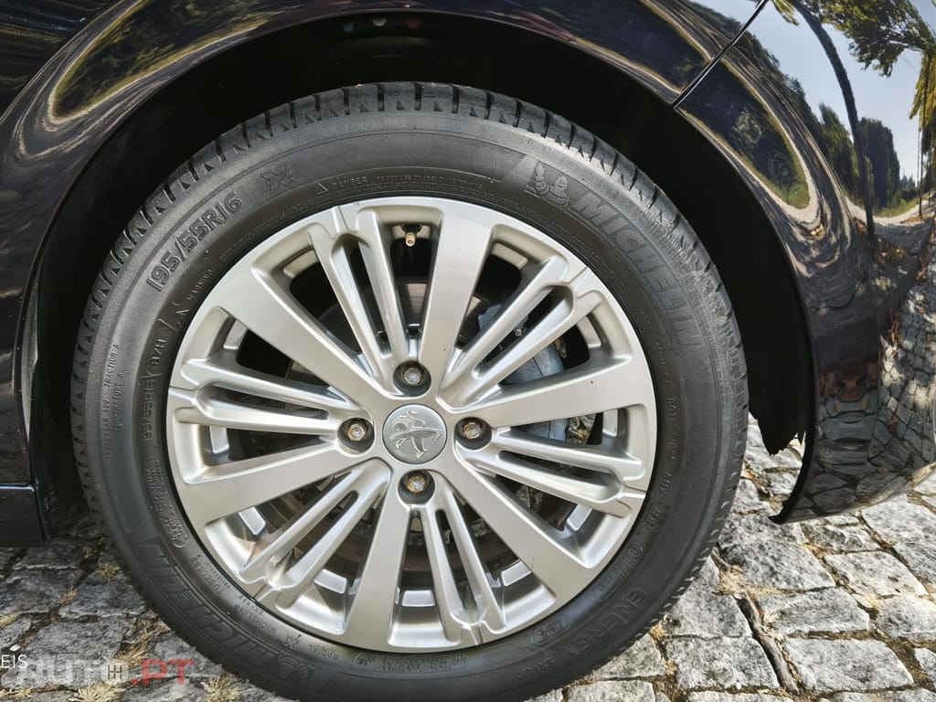 Peugeot 208 PureTech 82 Stop & Start Signature