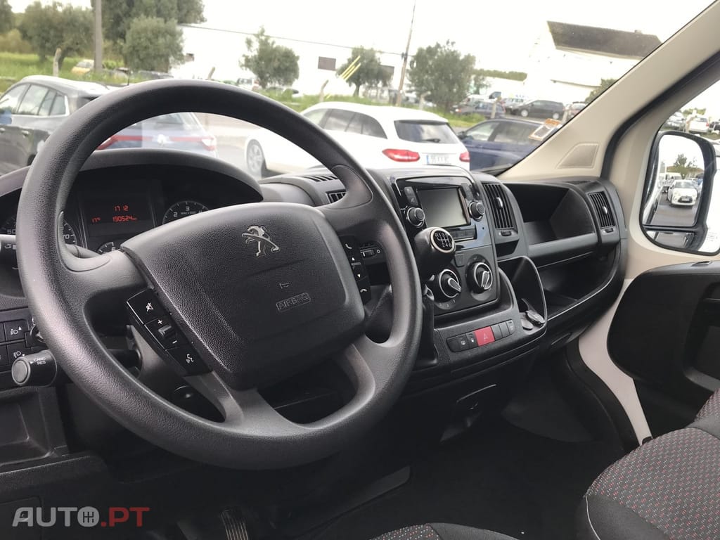 Peugeot Boxer 2.2 BlueHDi 335 L2H2 Pro
