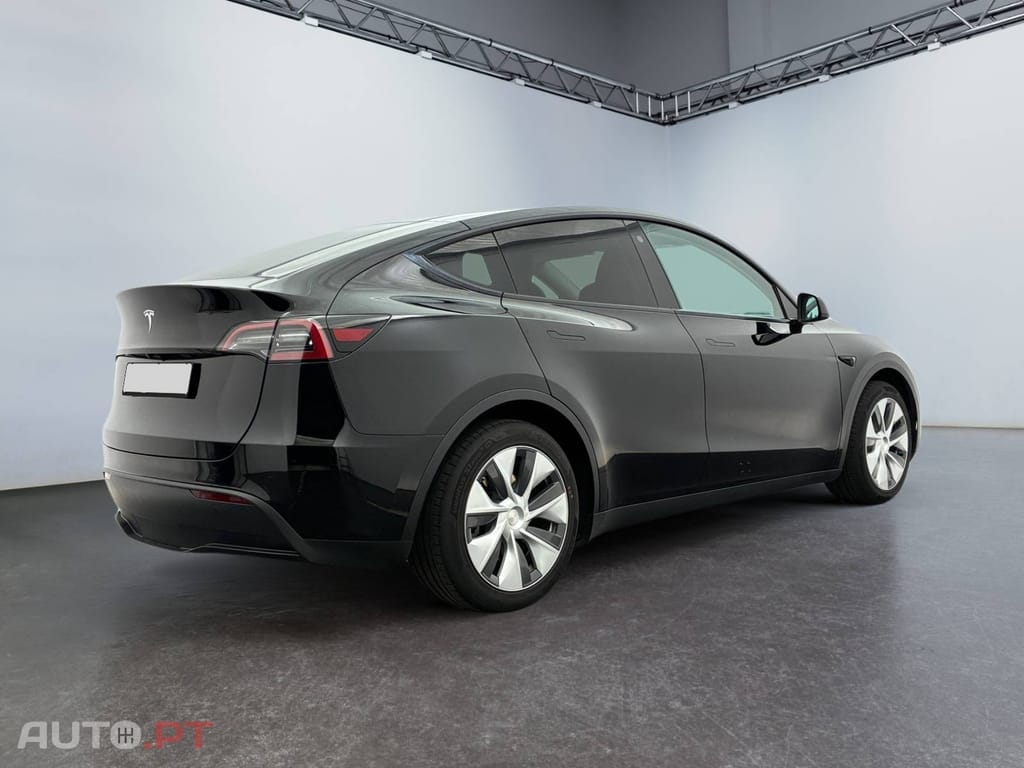 Tesla Model Y Standard RWD