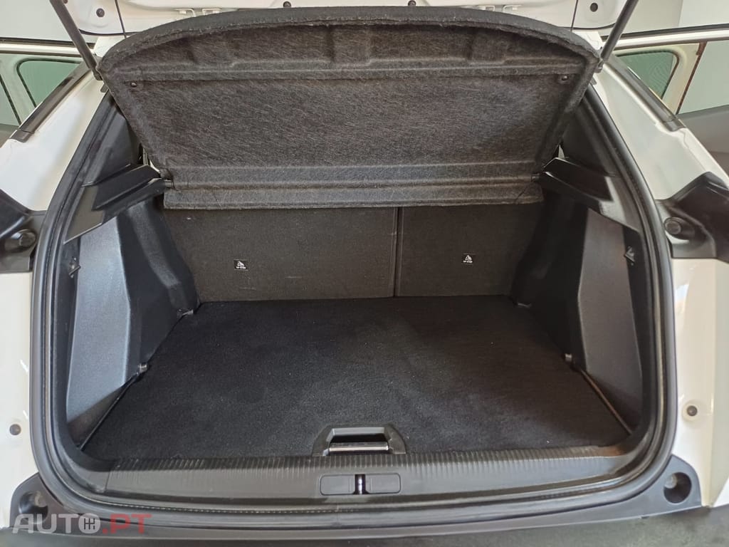 Peugeot 2008 1.5 BlueHDi Allure EAT8