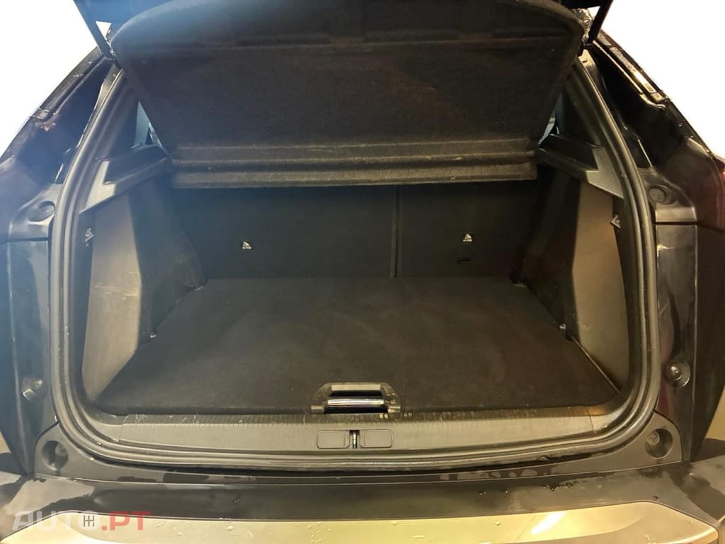 Peugeot E-2008 50 kWh Allure Pack