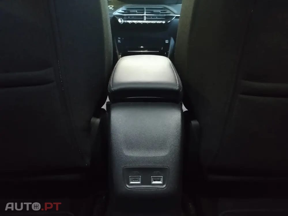 Peugeot E-2008 50 kWh Allure