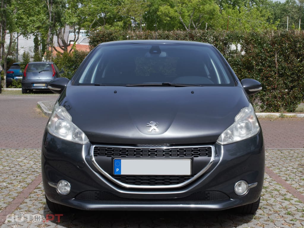 Peugeot 208 Allure 1.6 HDI 70CV