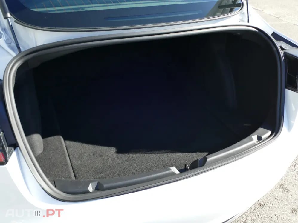 Tesla Model 3 Standard Range Plus RWD
