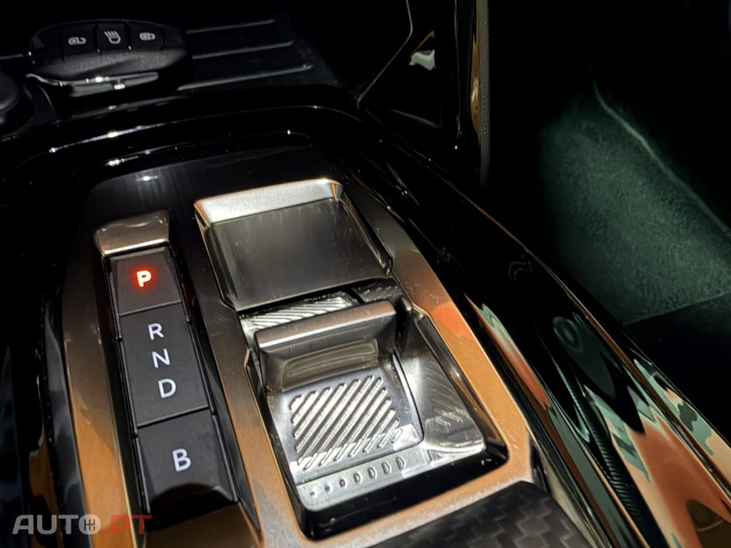 Peugeot E-2008 50 kWh Allure Pack