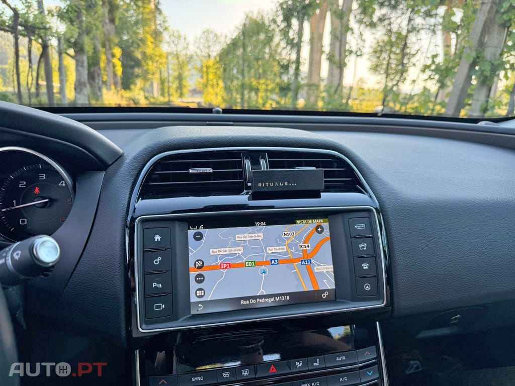 Jaguar XE 2.0 D Prestige Aut.