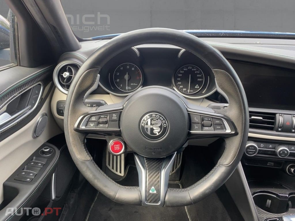 Alfa Romeo Giulia 2.9 V6 Bi-Turbo AT8 Quadrifoglio