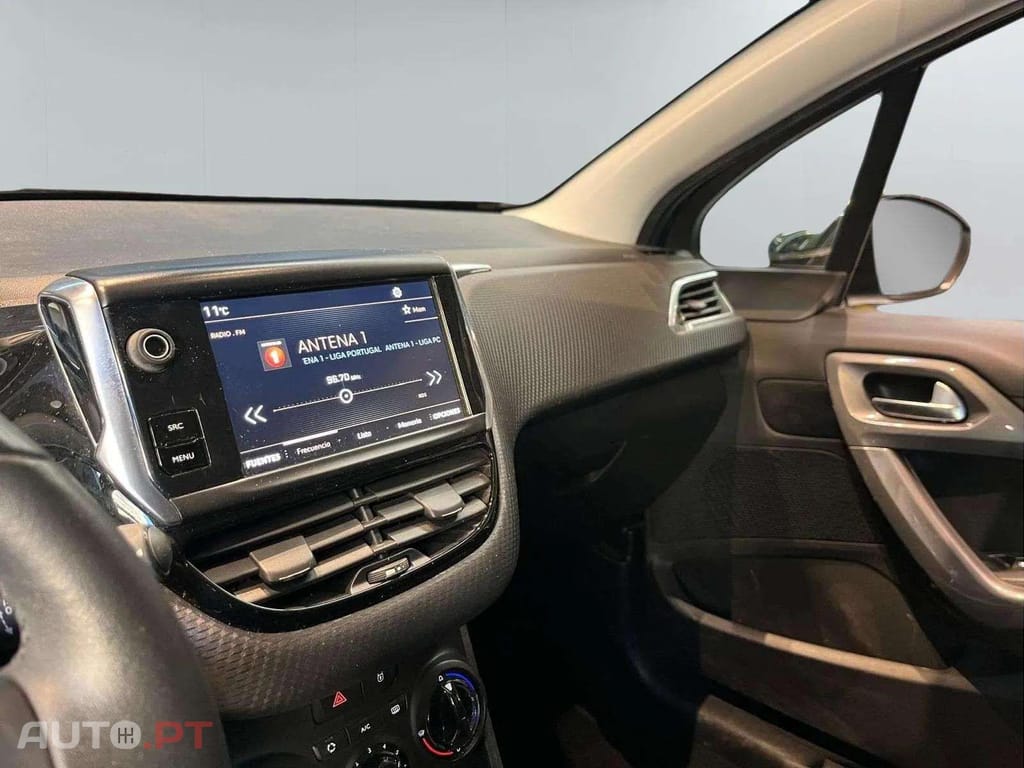 Peugeot 2008 1.2 e-VTi Style