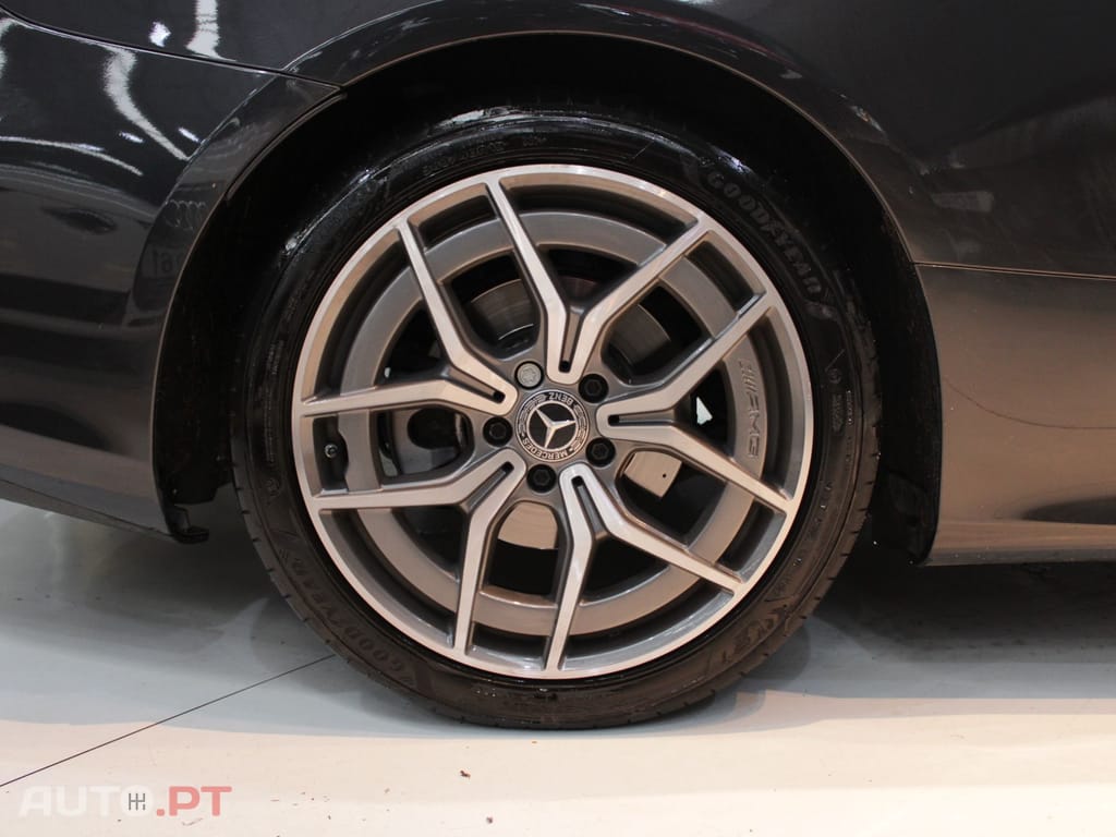 Mercedes-Benz E 220 AMG LINE