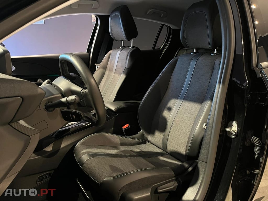 Peugeot E-208 50 kWh Allure Pack