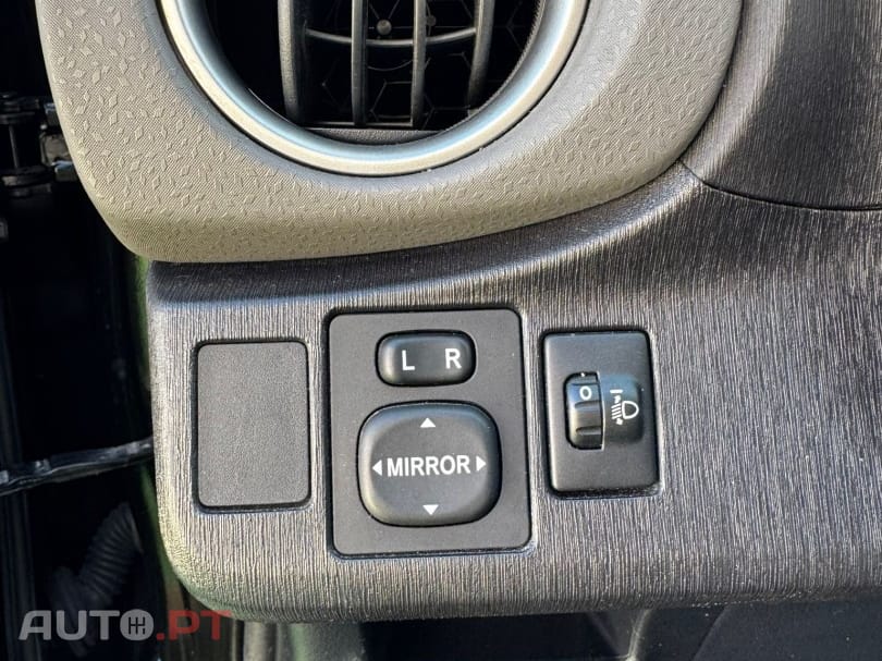 Toyota Yaris 1.33 VVT-i Sport+Navi