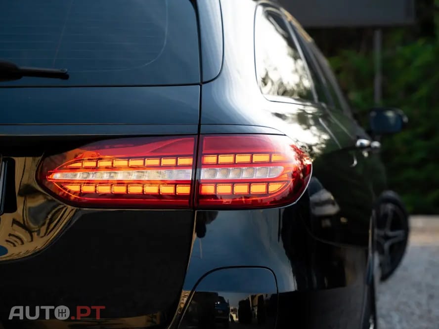 Mercedes-Benz E 300 de 4Matic 9G-TRONIC AMG Line