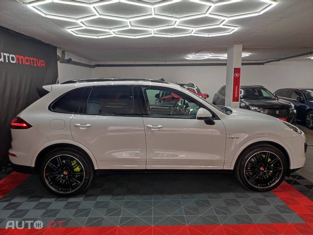 Porsche Cayenne S E-Hybrid Platinum Edition
