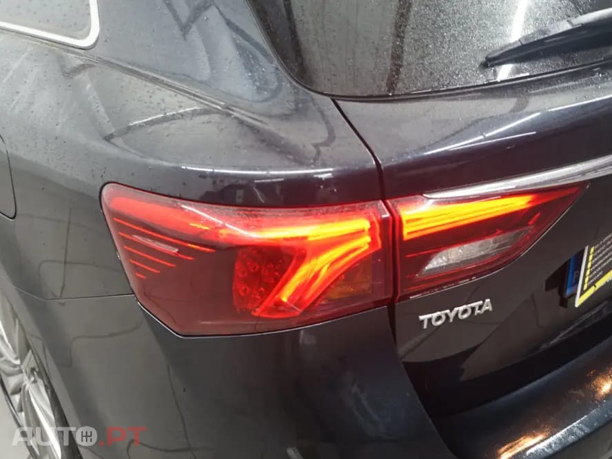 Toyota Avensis Touring Sports 2.0 D-4D Exclusive