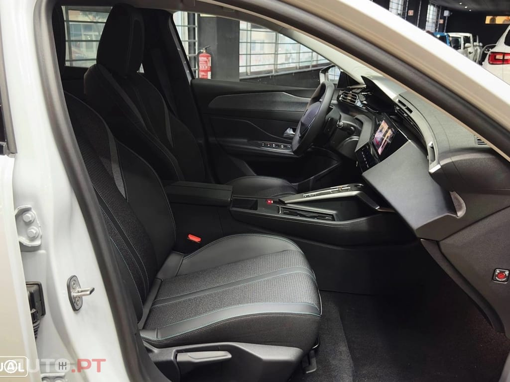 Peugeot E-408 210 GT