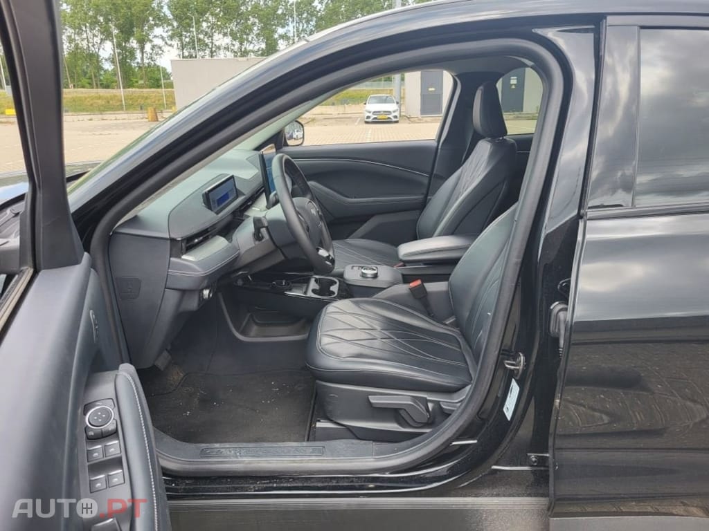 Ford Mustang Mach-E Standard