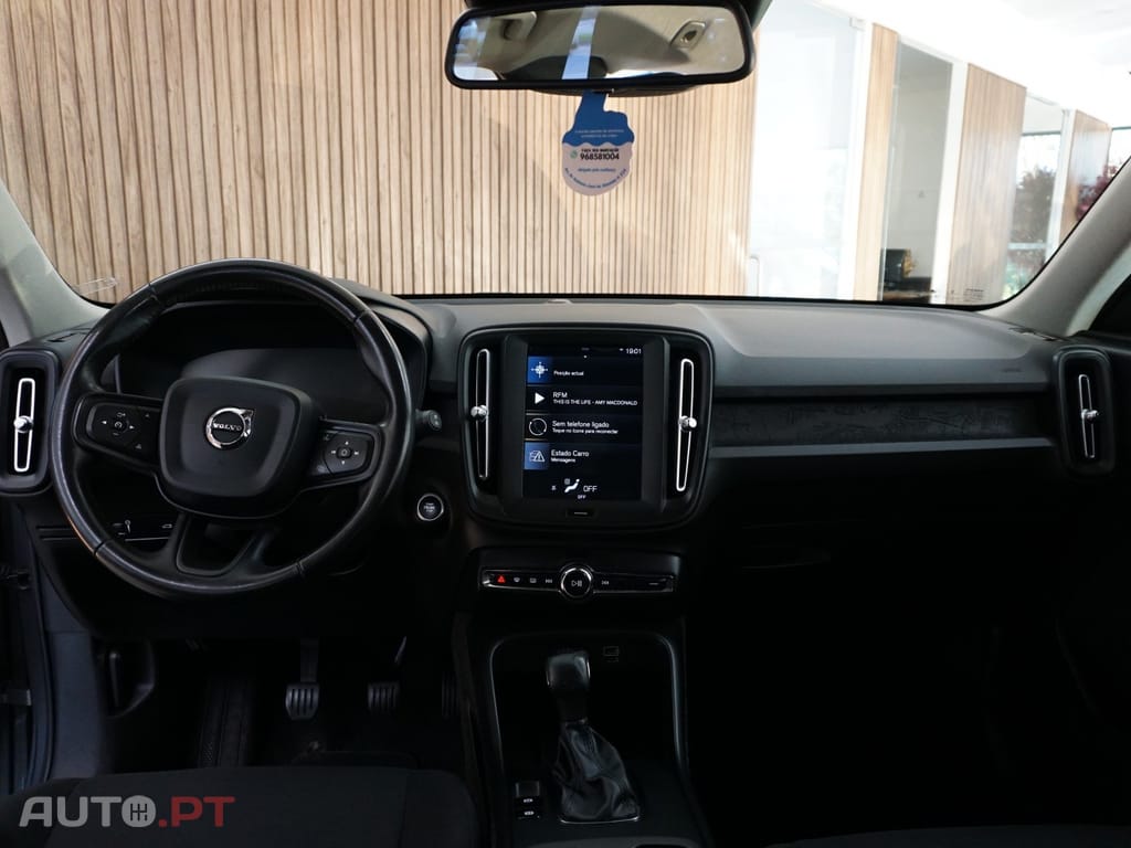 Volvo XC40 1.5 T3 Momentum Tech Edition