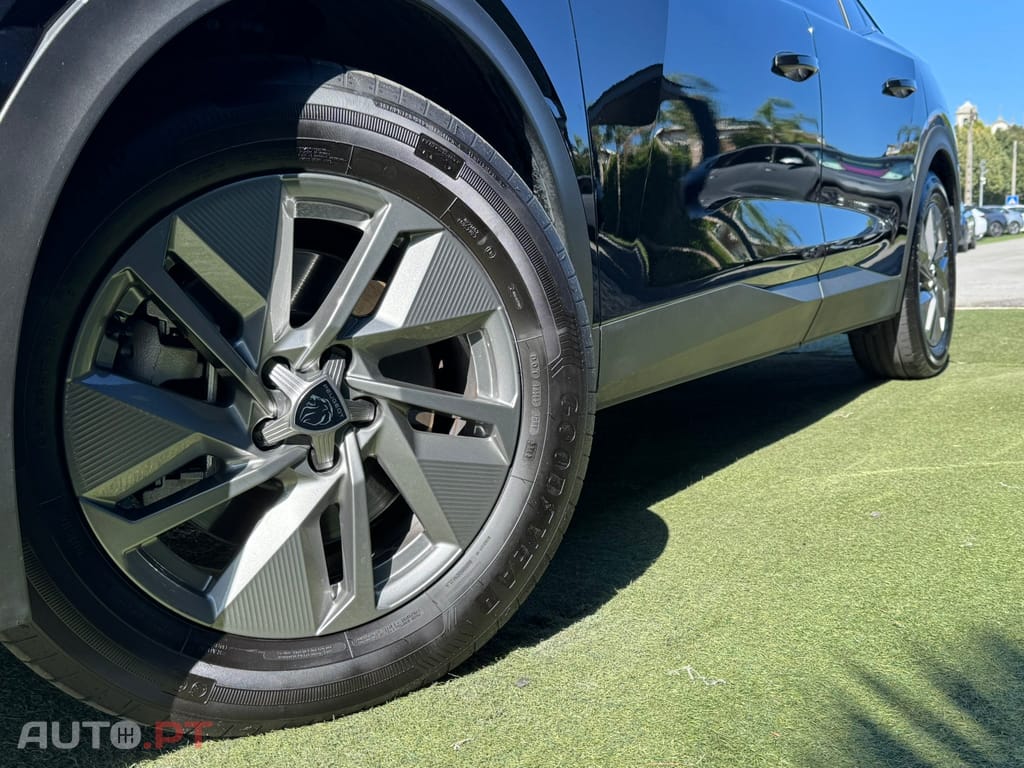 Peugeot 408 1.6 Hybrid Allure e-EAT8