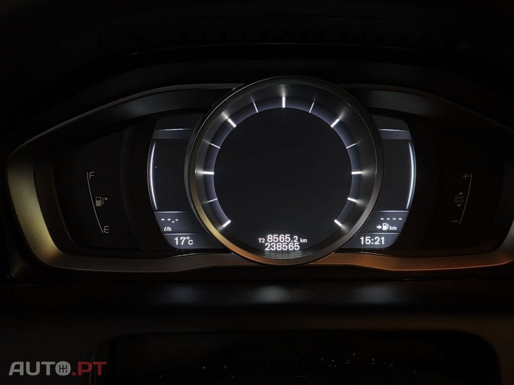 Volvo XC 60 D3 Momentum — fotografia 3