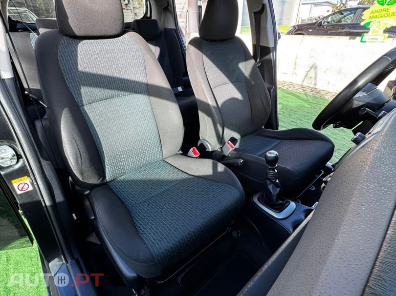 Toyota Yaris 1.33 VVT-i Sport+Navi