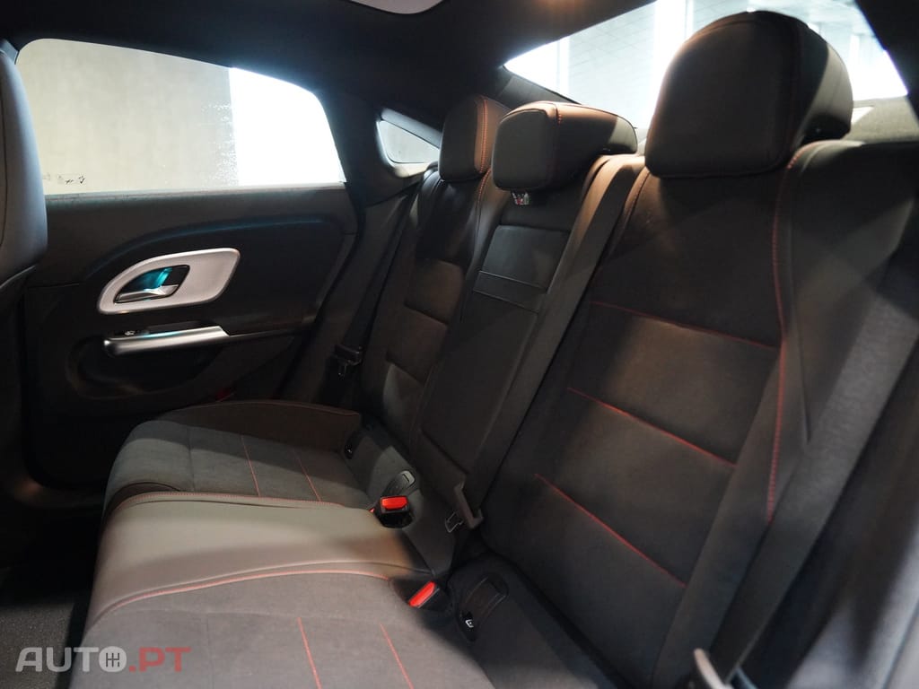 Mercedes-Benz CLA 250 com tecnologia EQ