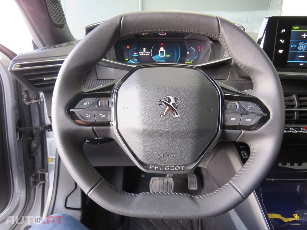 Peugeot E-2008 Allure Pack 100