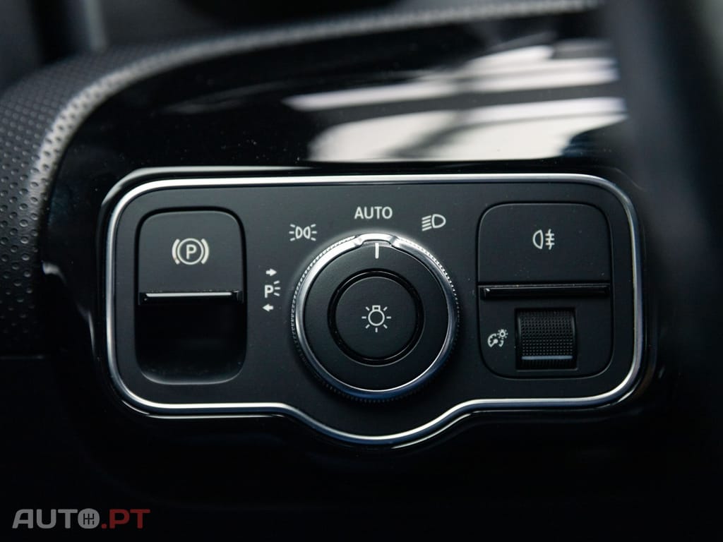 Mercedes-Benz A 250 e AMG Line