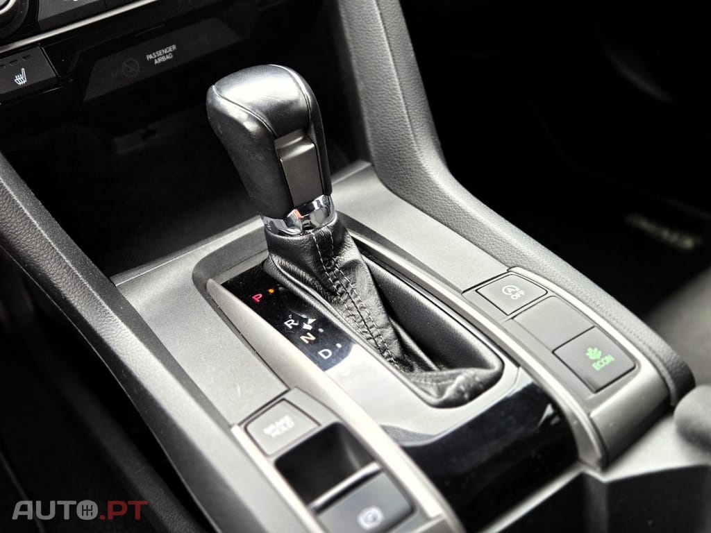 Honda Civic 1.0 i-VTEC Elegance Navi CVT