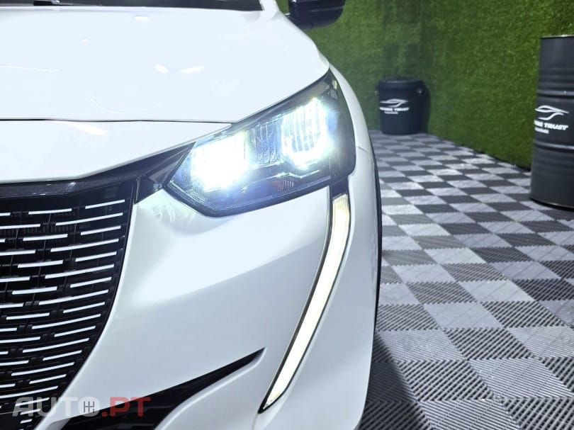 Peugeot E-208 50 kWh Allure Pack
