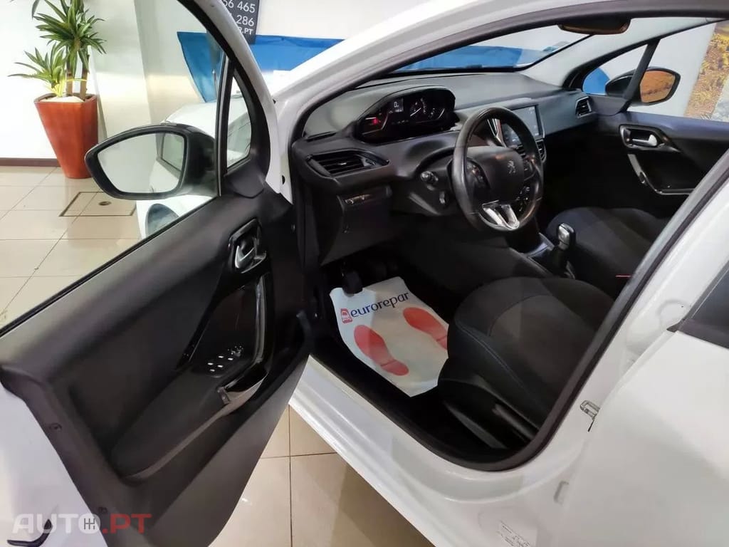 Peugeot 208  Puretech 82 Stop Start Signature