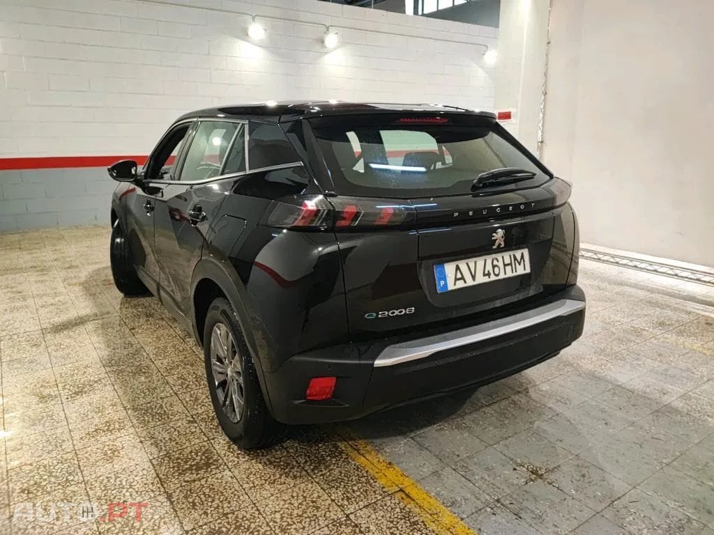 Peugeot E-2008 50 kWh Active Pack